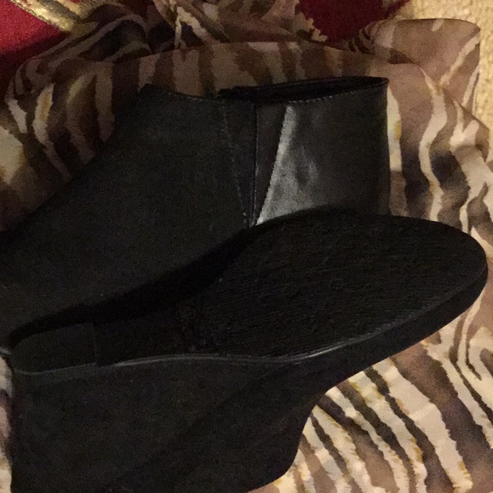 Boots - Picture 4 of 5